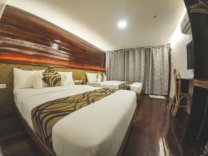 deluxe twin bed room